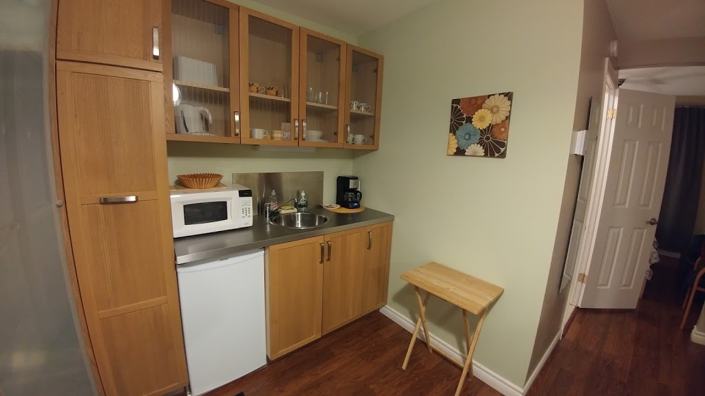 Auberge Près du Lac | 225 Avenue du Lac, Saint-Donat-de-Montcalm, QC J0T 2C0, Canada | Phone: (819) 424-2812