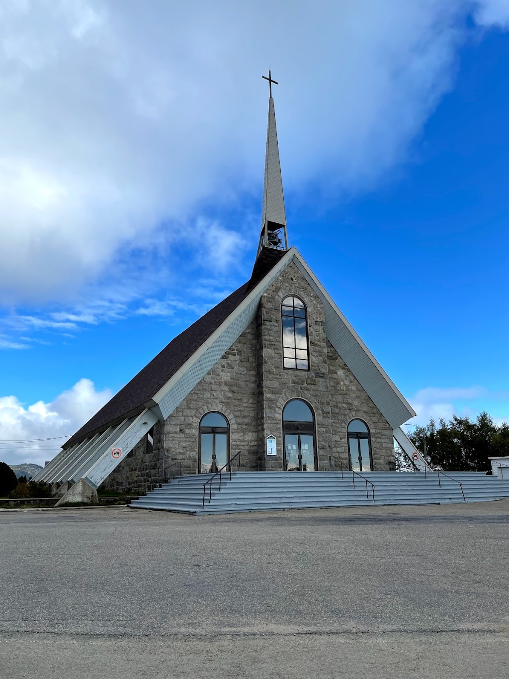 St. Simeon Catholic Church | 503 Rue St Laurent, Saint-Siméon, QC G0T 1X0, Canada | Phone: (418) 665-3935