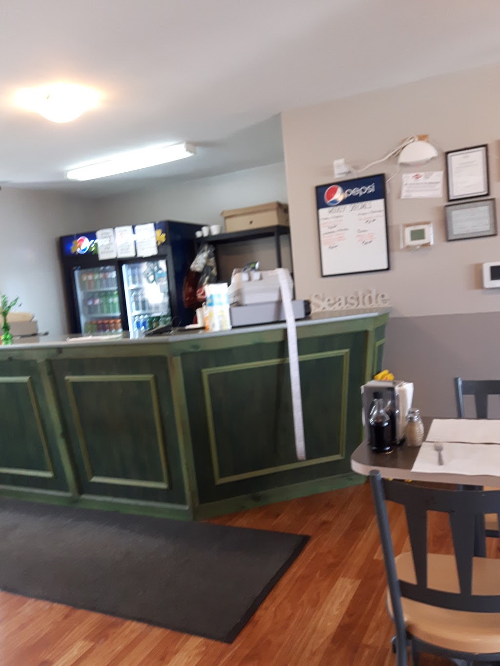 Seaside Restaurant | 2546 Topsail Rd, Conception Bay South, NL A1W 4A5, Canada | Phone: (709) 834-9059