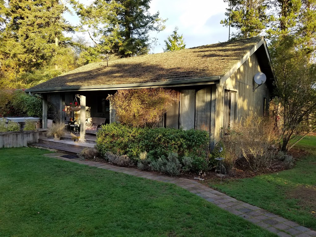 Old Trout Inn | 5272 Orcas Rd, Eastsound, WA 98245, USA | Phone: (360) 376-7474