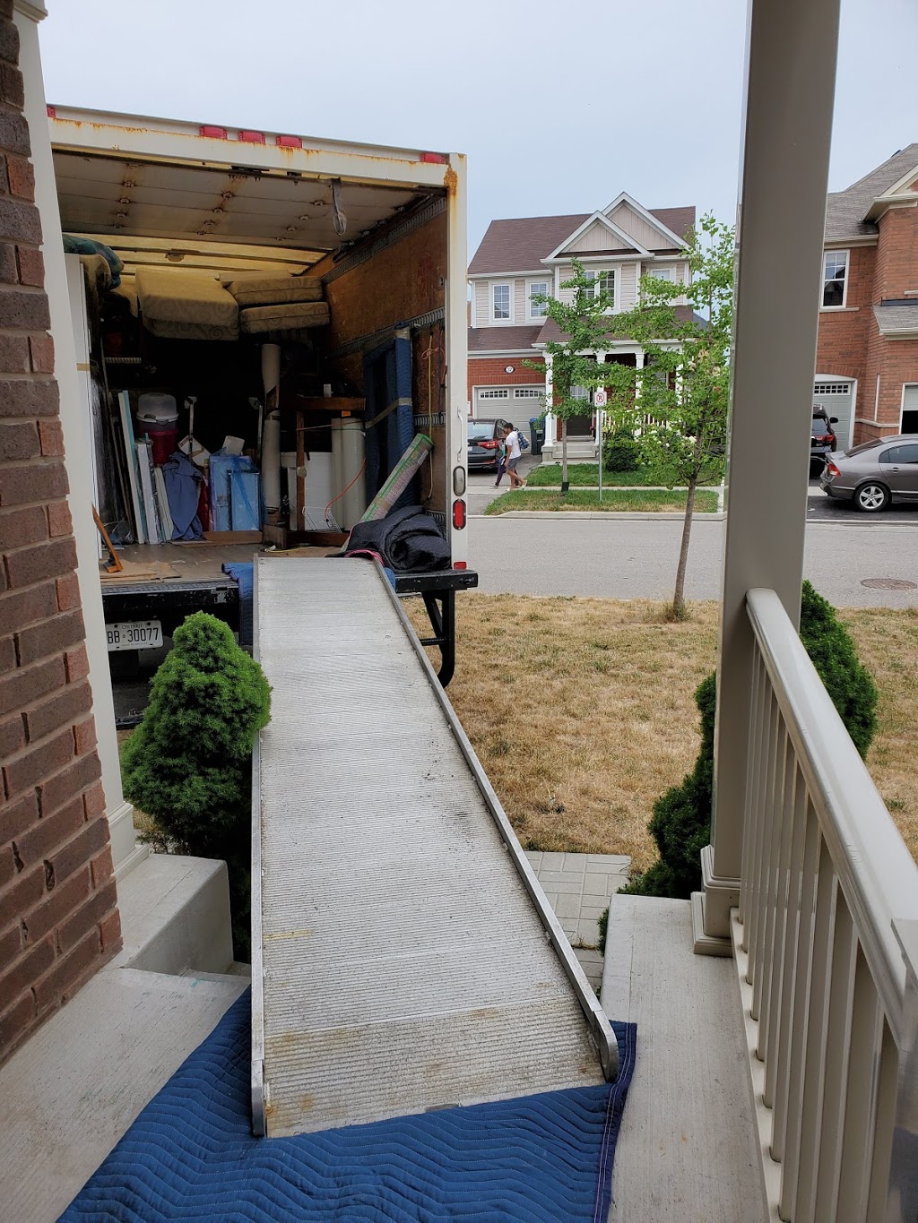 Home On Truck | 2020 Don Mills Rd, Toronto, ON M3A 3R6, Canada | Phone: (647) 619-2929