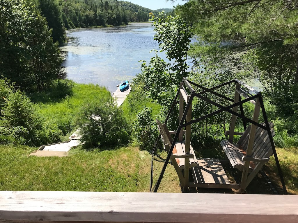 Chalet Au bout du Lac, Chertsey | 1040 Av. Chantelle, Chertsey, QC J0K 3K0, Canada | Phone: (514) 207-2154