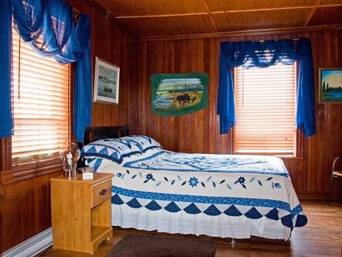 Auberge Maison Robertson | 1645 Rue Ouiatchouan, Mashteuiatsh, QC G0W 2H0, Canada | Phone: (418) 275-8375