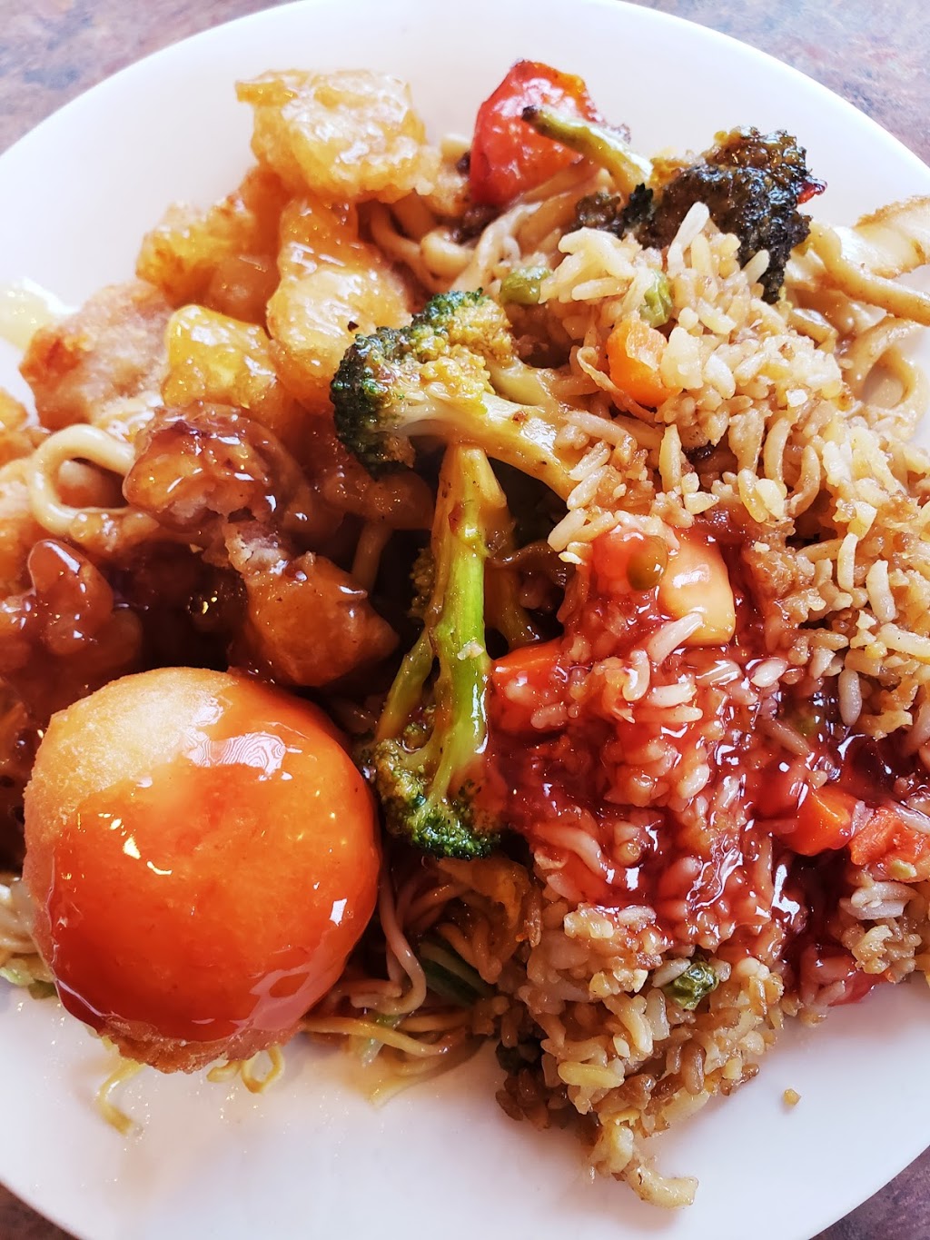 Lucky Dragon Restaurant | 5716 48 Ave, Camrose, AB T4V 0K1, Canada | Phone: (780) 672-5012