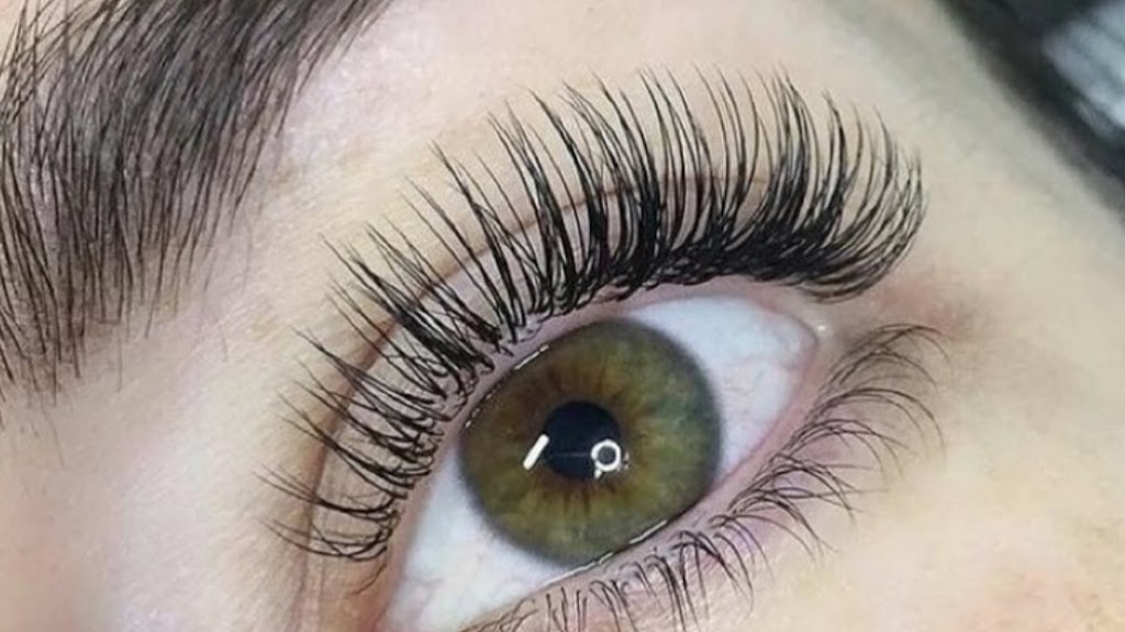 Simply Posh Esthetics & Threading Studio | 1626 Lloyd Pl, Victoria, BC V9C 1A2, Canada | Phone: (403) 991-4746