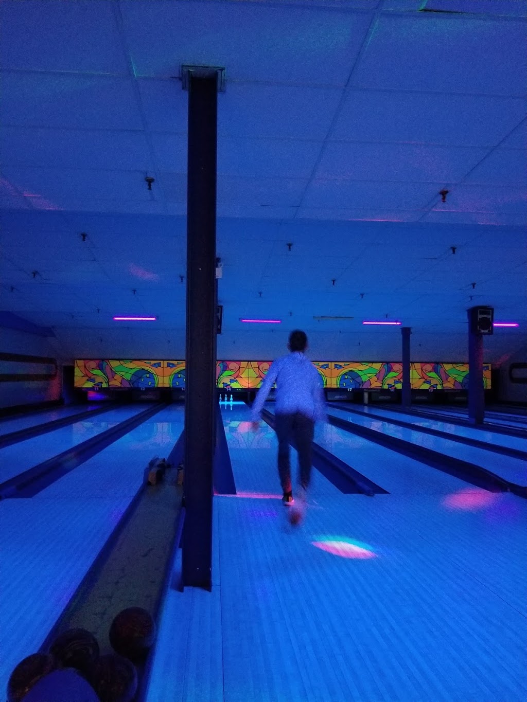 Victoria Bowling Lanes | 280 Victoria St S, Kitchener, ON N2G 2C3, Canada | Phone: (519) 745-3411