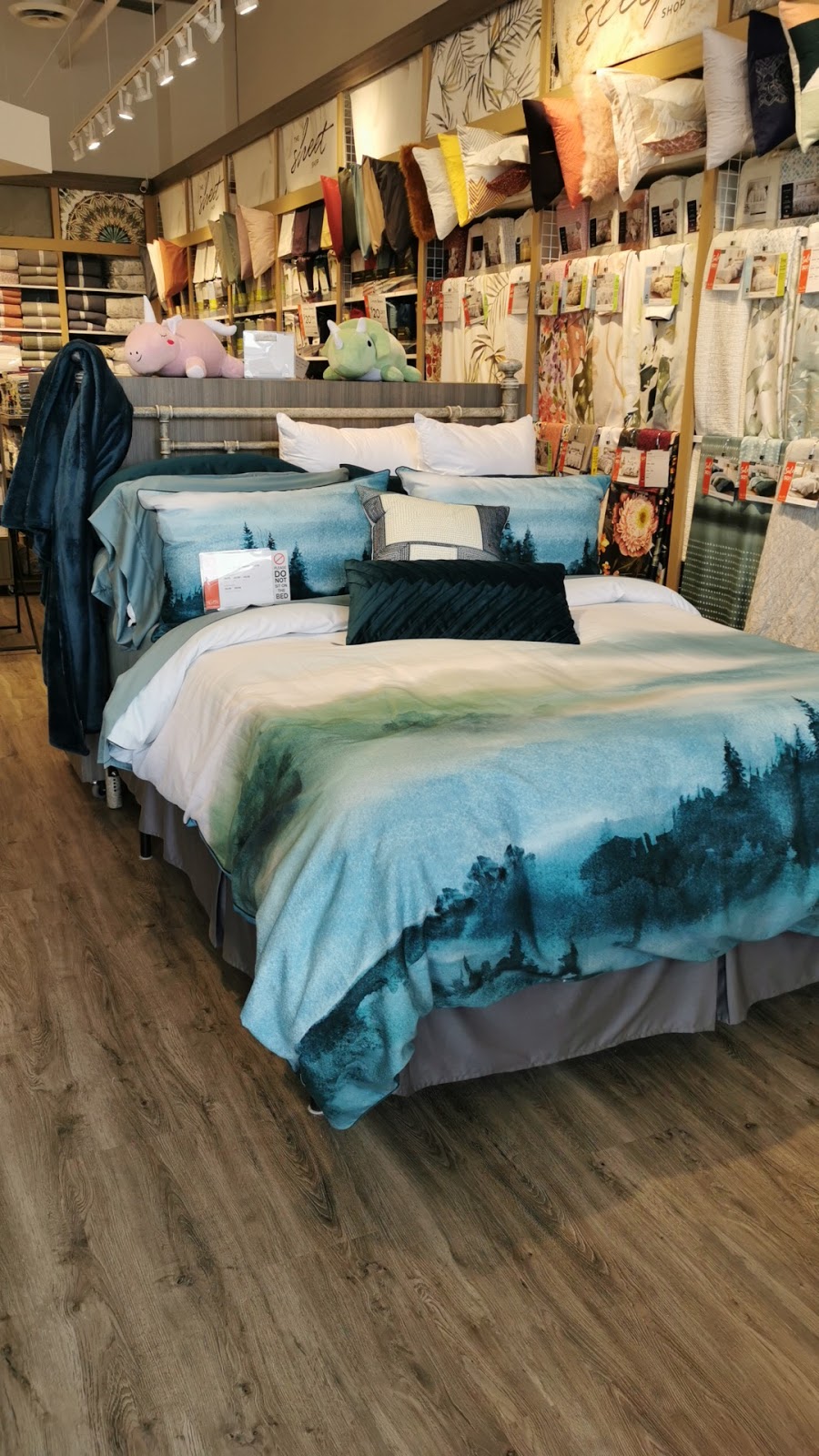 QE Home l Quilts Etc | Westshore Town Centre, 2945 Jacklin Rd, Victoria, BC V9B 5E3, Canada | Phone: (250) 388-0718