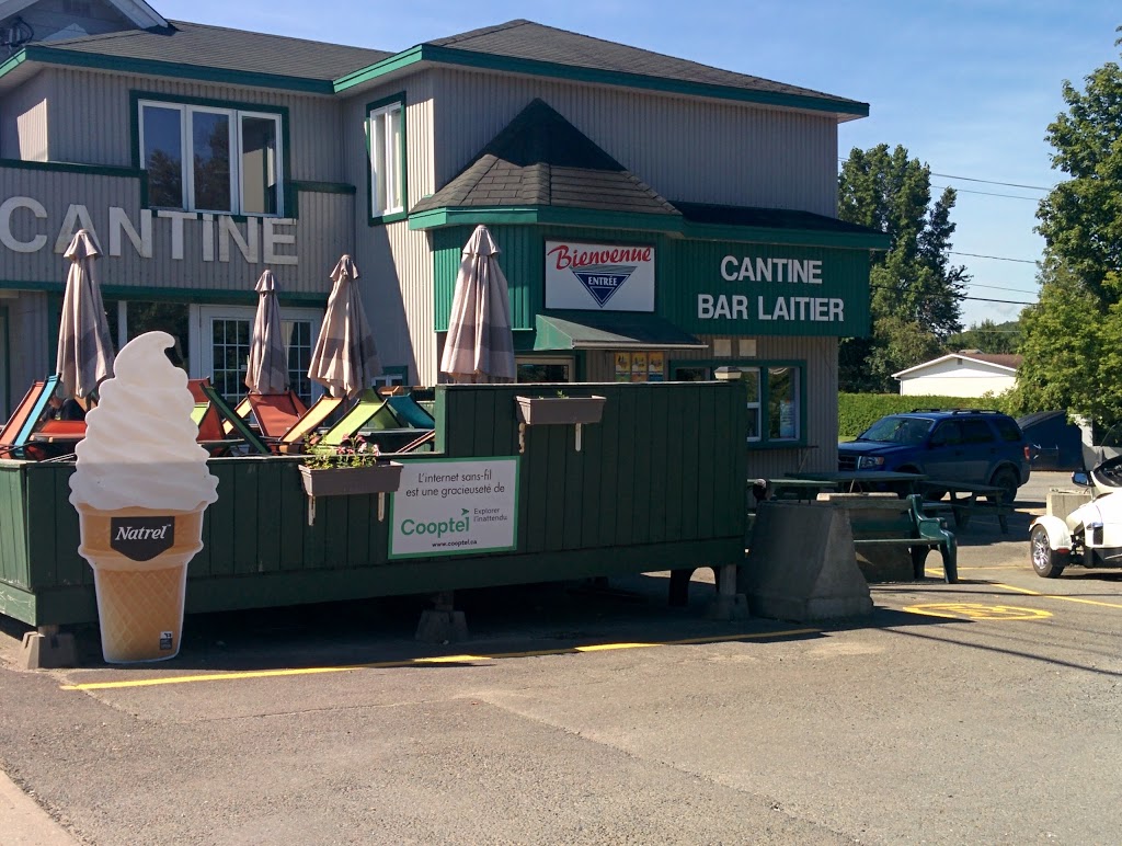 Cantine Chez Mario | 1314 Rue Saint Joseph, Valcourt, QC J0E 2L0, Canada | Phone: (450) 532-4419