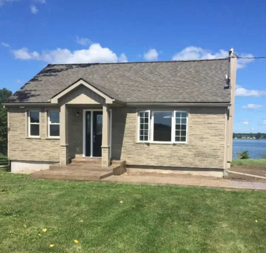 Hay Bay Hideaway | 2495 S Shore Rd, Greater Napanee, ON K7R 3K7, Canada | Phone: (204) 995-7328