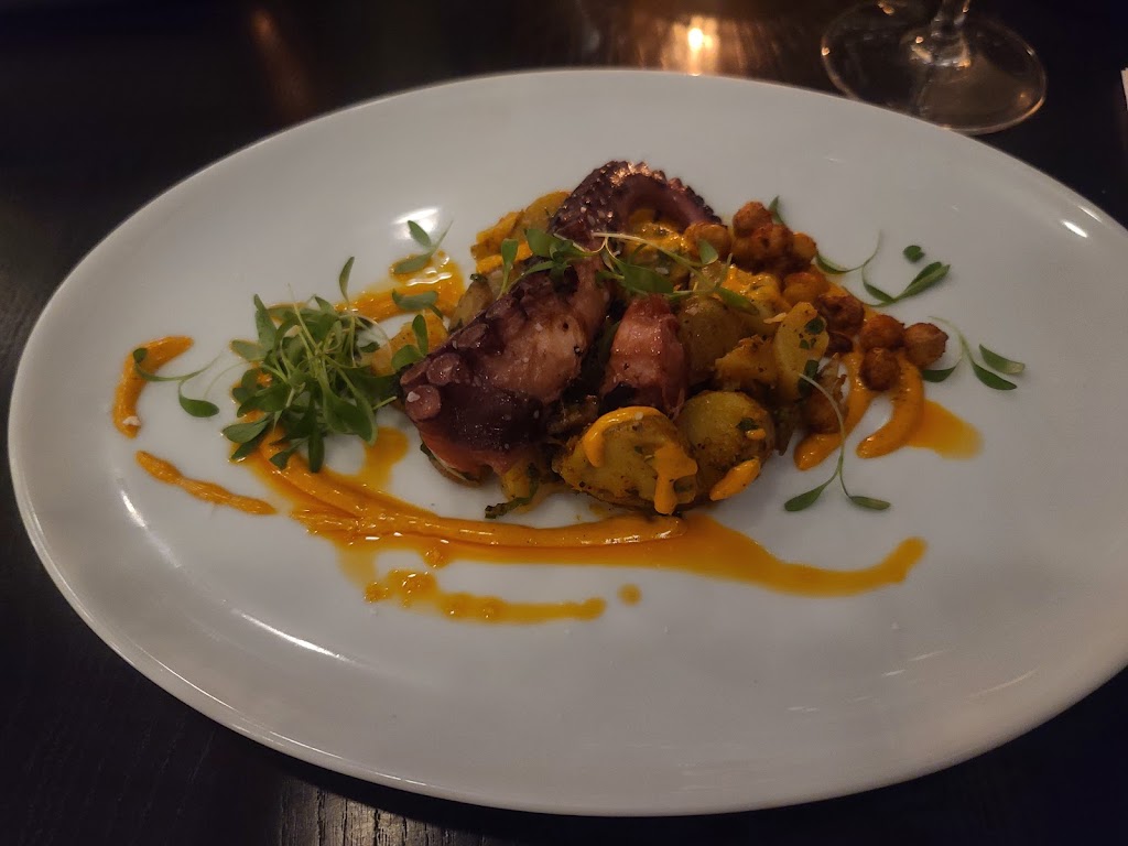 Les Cuisiniers | 1970 Rue Léonard-de-Vinci, Sainte-Julie, QC J3E 1Y8, Canada | Phone: (450) 922-4400