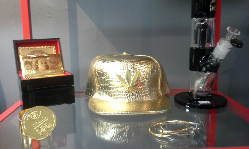 Boutique Urban Alley | 820 Boulevard Décarie, Saint-Laurent, QC H4L 3L9, Canada