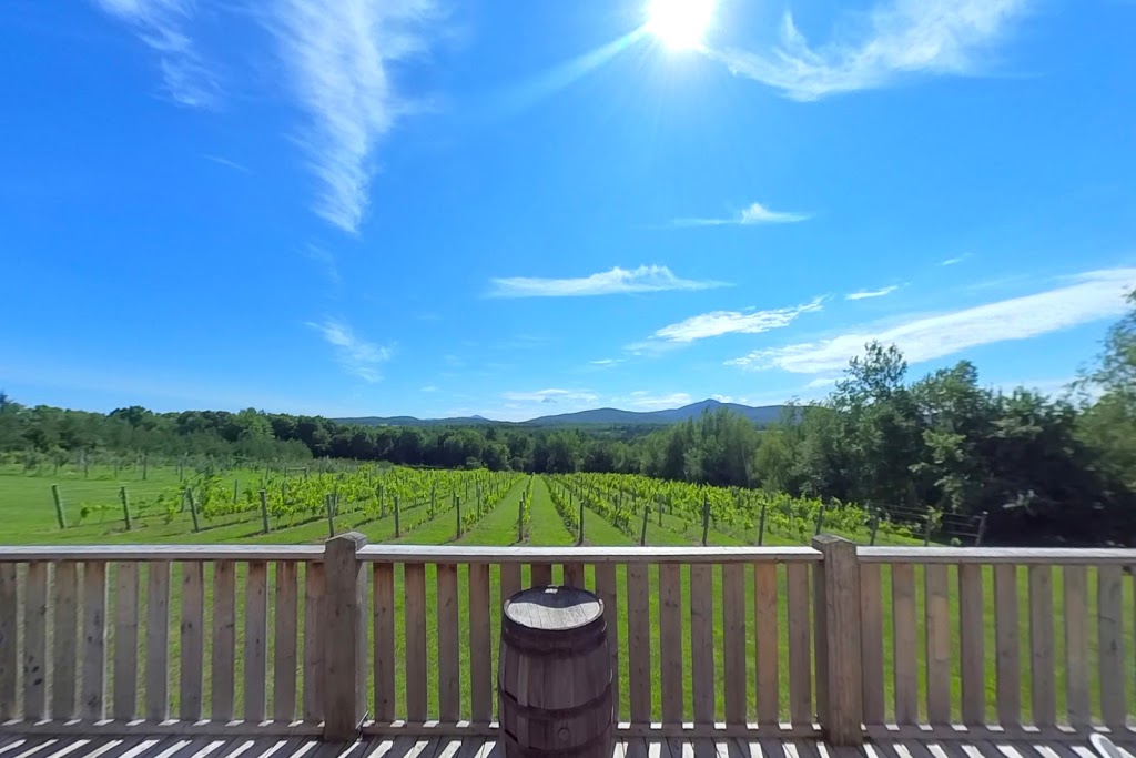 Vignoble Val Caudalies | 4921 Rue Principale, Dunham, QC J0E 1M0, Canada | Phone: (450) 295-2333