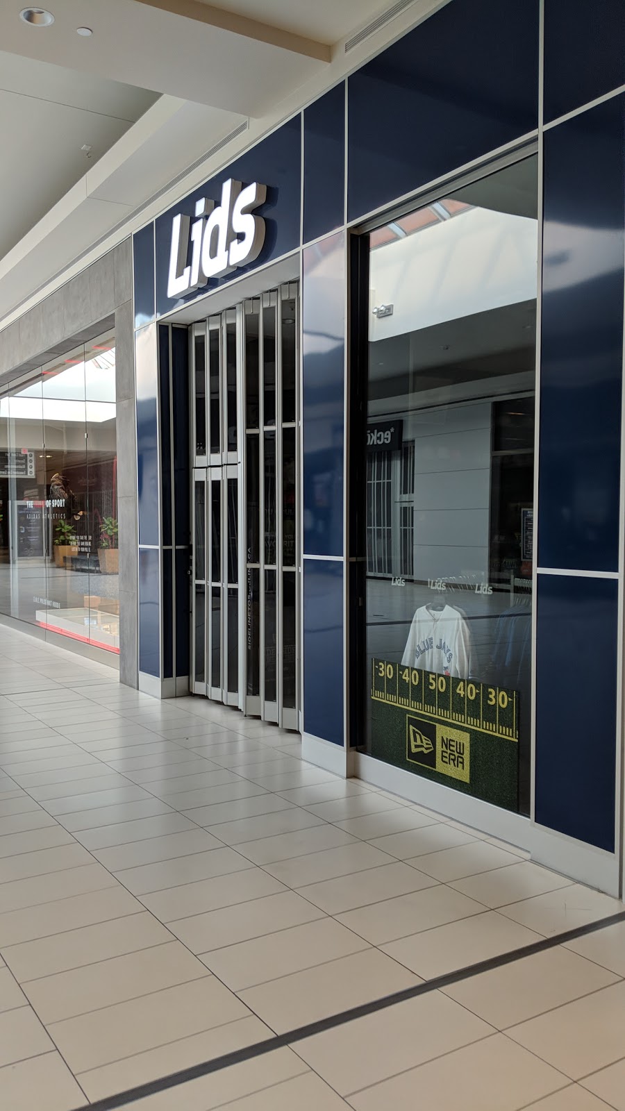 Lids | 419 King St West SP2295, Oshawa, ON L1J 2K5, Canada | Phone: (905) 721-9229