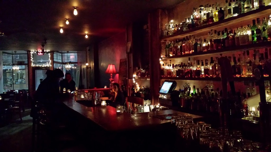 1602 (The Half Point) | 1602 Dundas St W, Toronto, ON M6K 1T9, Canada | Phone: (416) 823-0661