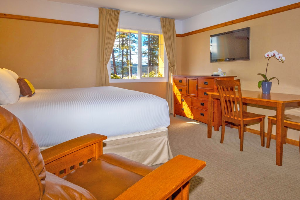 Elizabeth Lake Lodge | 590 Van Horne St S, Cranbrook, BC V1C 4W7, Canada | Phone: (250) 426-6114