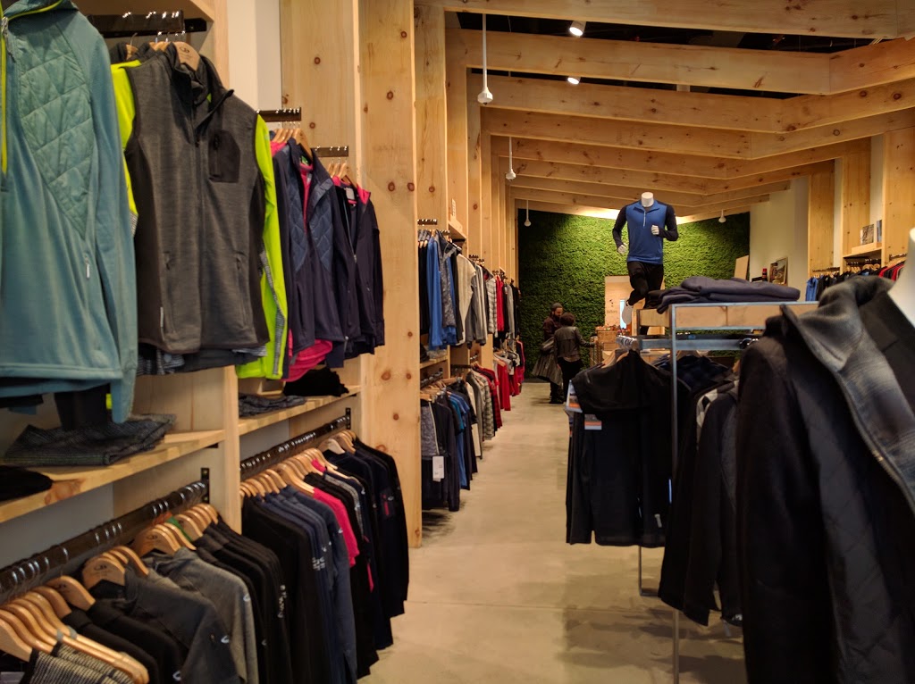 Icebreaker Toronto | 278B Queen St W, Toronto, ON M5V 2A1, Canada | Phone: (416) 596-9050
