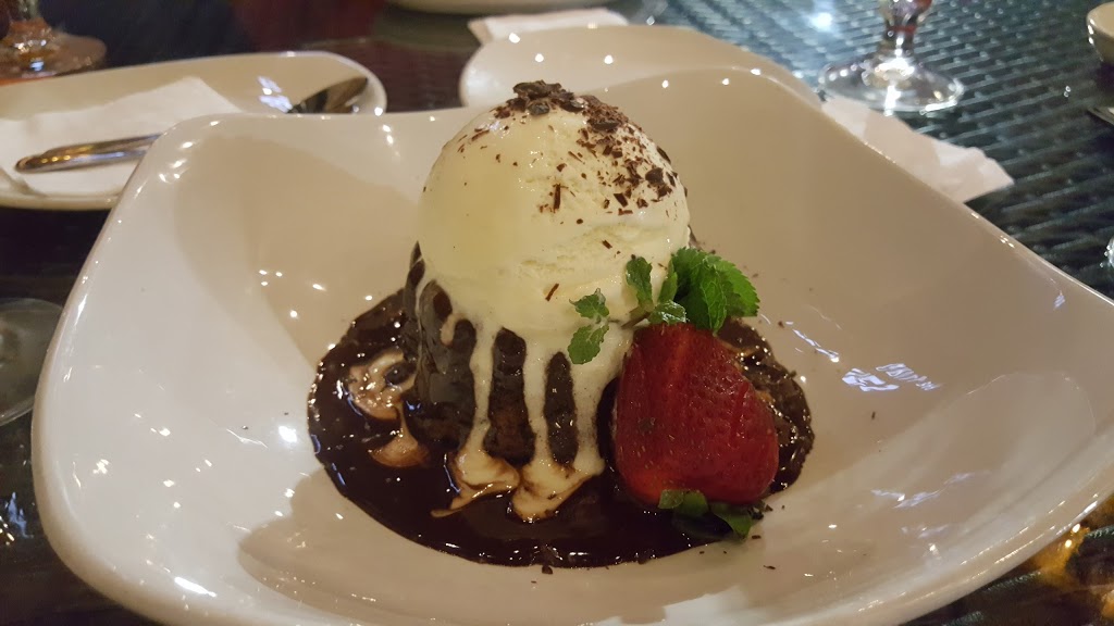 Moxies Grill & Bar | 75 Annagem Blvd, Mississauga, ON L5T 2Y3, Canada | Phone: (905) 276-9643