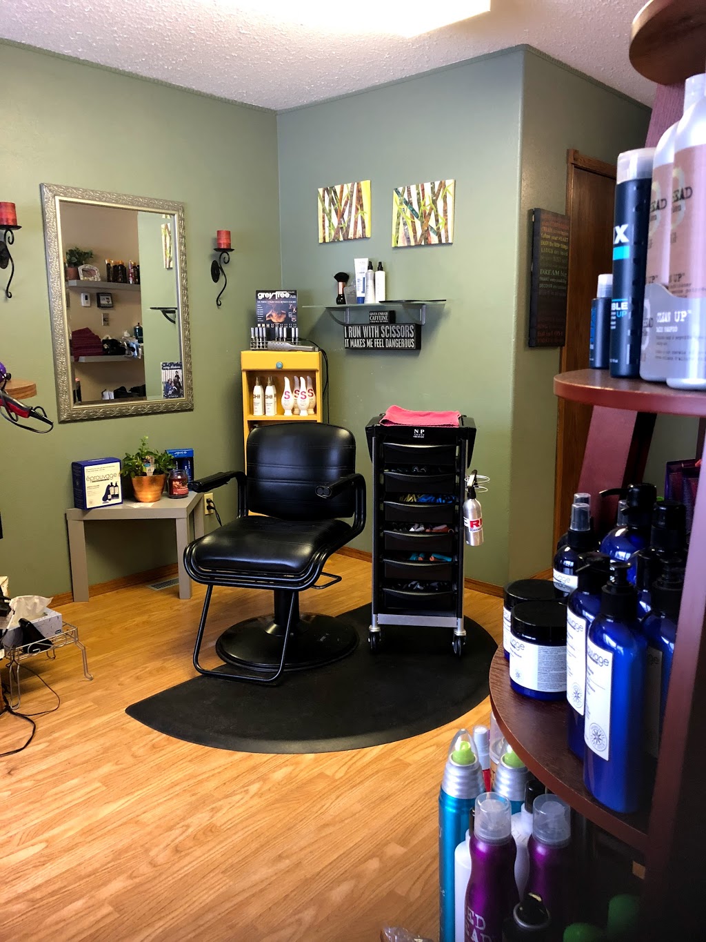 Victoria’s Hair & Tanning | 201 3 Ave S, Three Hills, AB T0M 2A0, Canada | Phone: (403) 443-2722