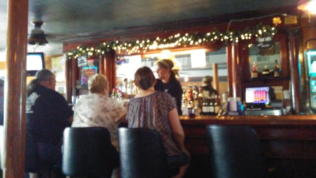 LaCroixs Riverside Pub | 314 Clinton Ave, St Clair, MI 48079, USA | Phone: (810) 329-9955