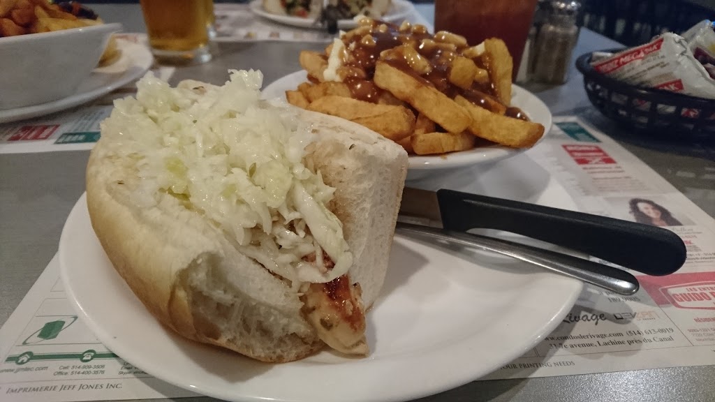 Restaurant Momesso | 5562 Chemin Upper Lachine, Montréal, QC H4A 2A7, Canada | Phone: (514) 484-0005