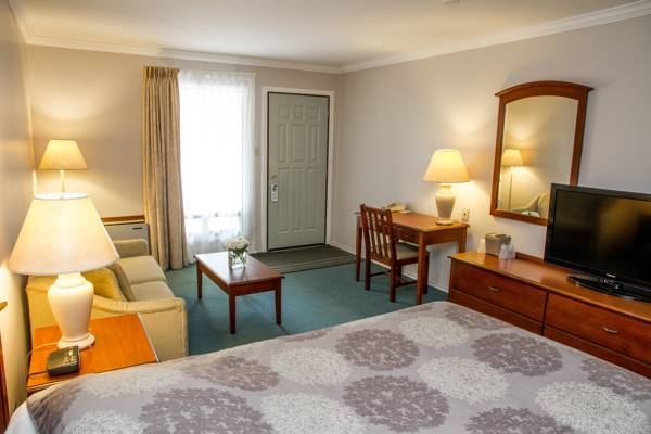 Rideau Heights Inn | 72 Rideau Heights Dr, Nepean, ON K2E 7A6, Canada | Phone: (613) 226-4152