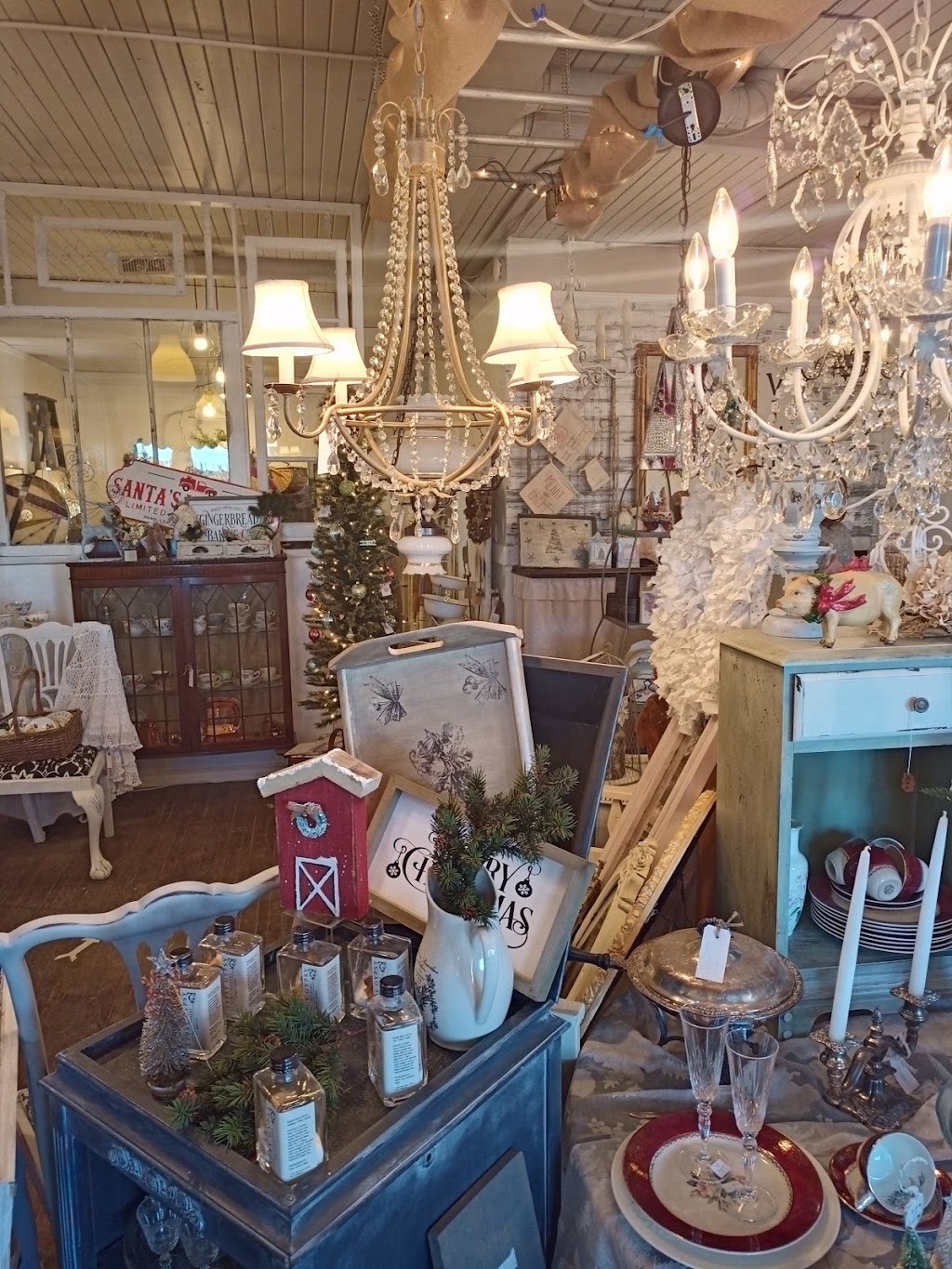 The White Door | 311 10th Ave, Carstairs, AB T0M 0N0, Canada | Phone: (403) 921-8305
