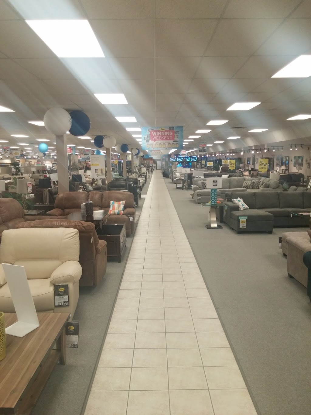 Leons Furniture | 803 Niagara St, Welland, ON L3C 1M4, Canada | Phone: (905) 735-2880