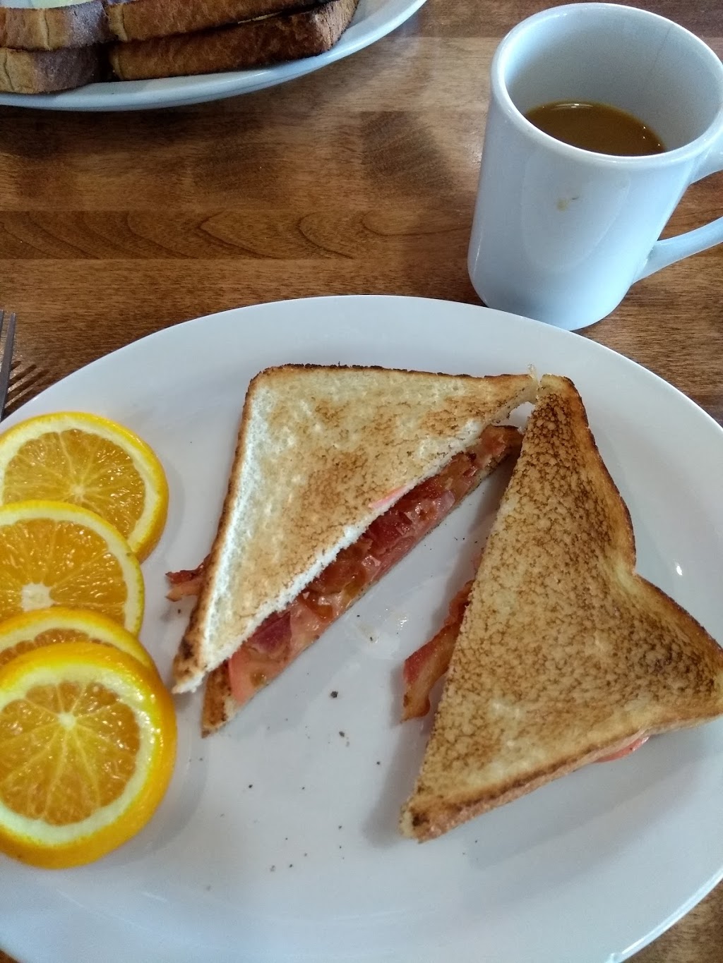 Restaurant La Belle Province | 427 Rue de la Rivière, Cowansville, QC J2K 1N4, Canada | Phone: (450) 260-1000