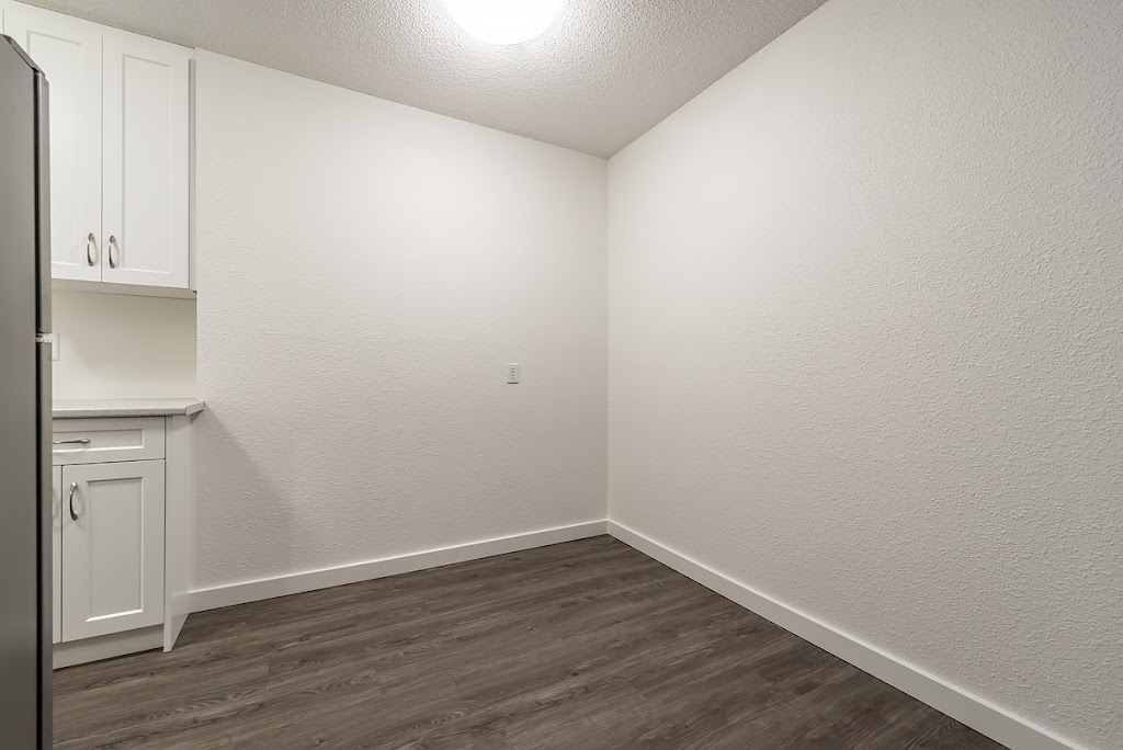 Albion Court Apartments | 45 Boyd St, Victoria, BC V8V 2C9, Canada | Phone: (250) 595-7000