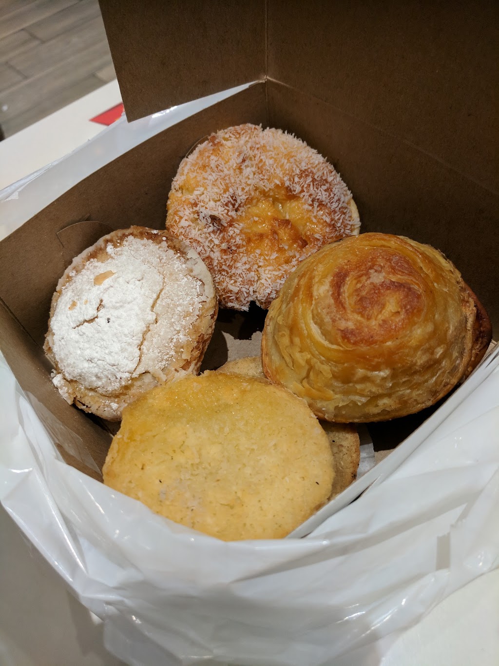 Venezia Bakery | 114 Ossington Ave, Toronto, ON M6J 2Z4, Canada | Phone: (416) 537-2914