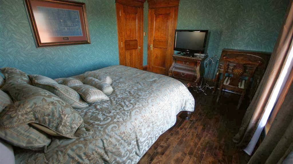 Keyhole Castle Bed and Breakfast | 1925 1 Ave E, Prince Albert, SK S6V 4V6, Canada | Phone: (306) 763-3321