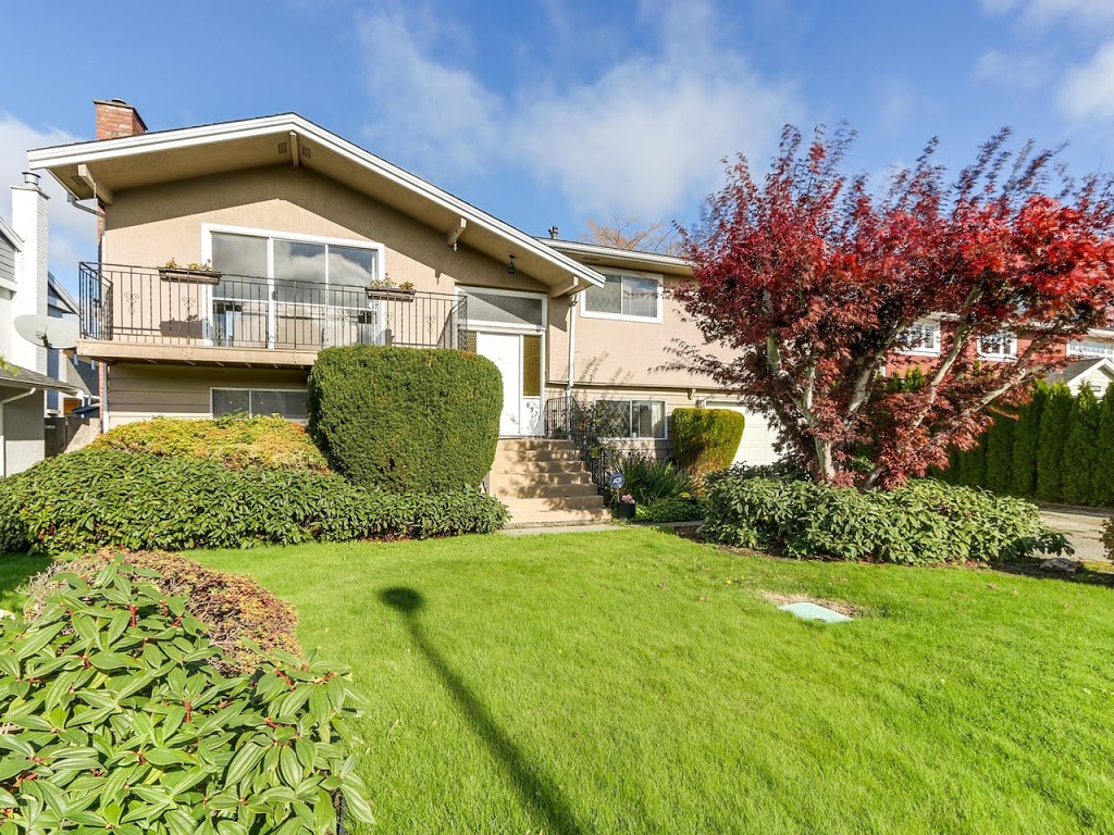 Move with Mona Mona Lamarche of RE/MAX 1106086 Russ Baker Way