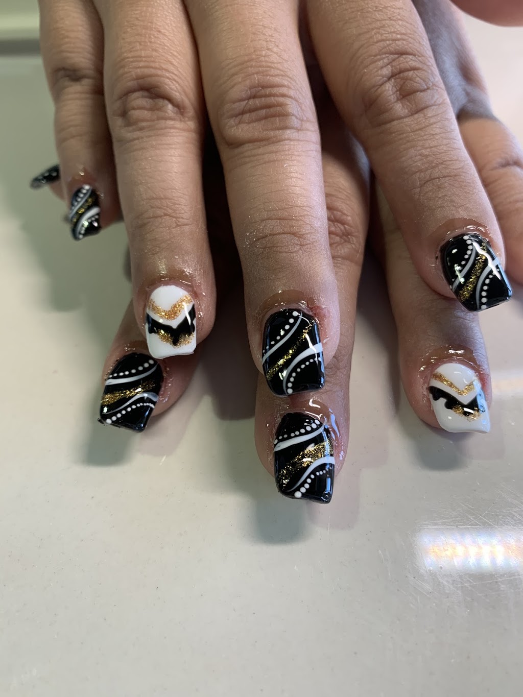 Lavish Nails & Spas | 6100 Regional Rd 57 Unit 10-11, Niagara Falls, ON L2J 1A3, Canada | Phone: (905) 356-8561