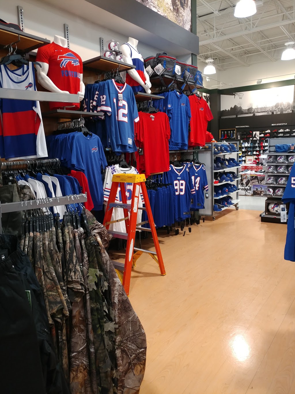 DICKS Sporting Goods | 3434 Amelia Dr, Orchard Park, NY 14127, USA | Phone: (716) 821-1616