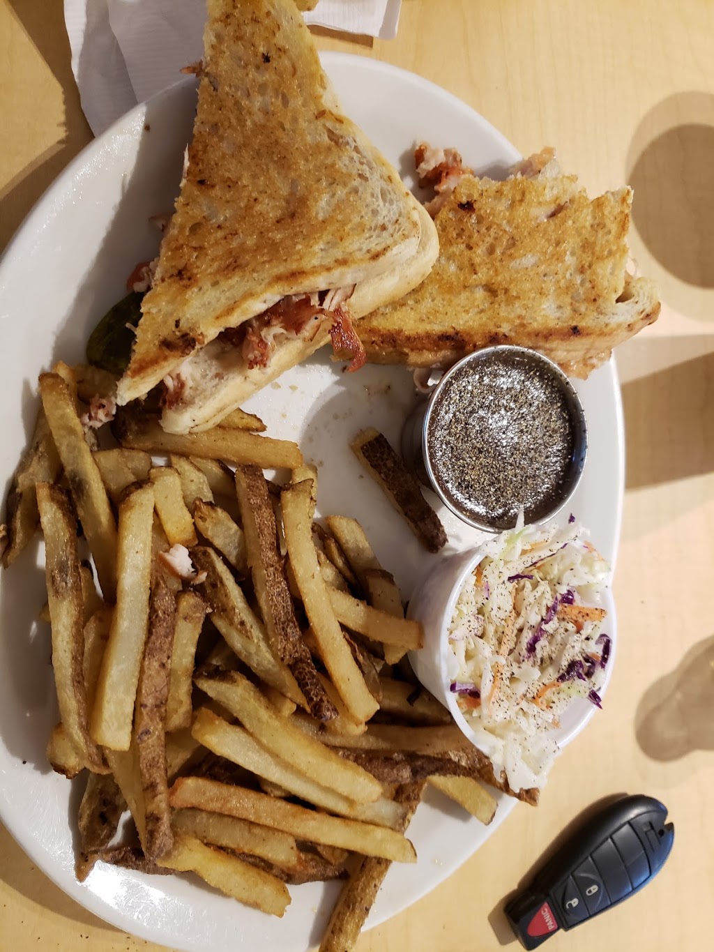 Le Gouter | 107 Saffie Rd #40, Victoria Beach, MB R0E 2C0, Canada | Phone: (204) 756-2878