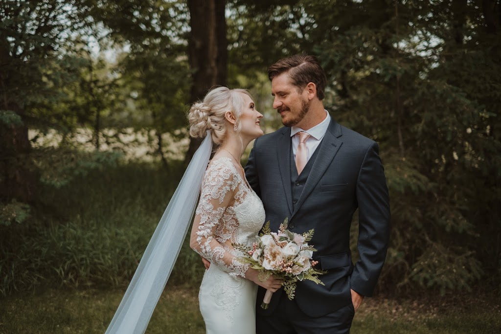 Zac and Jess Photography | 30 Bramblewood St., Kleefeld, MB R0A 0V2, Canada | Phone: (204) 380-3810