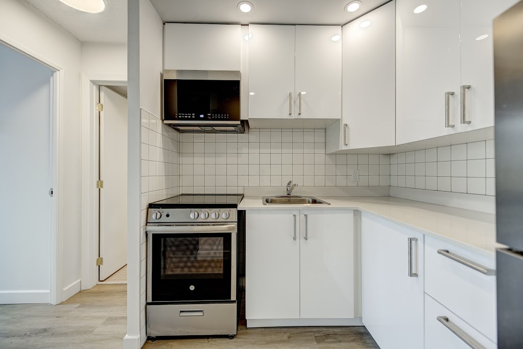 Le 2100 | 2100 Boul. de Maisonneuve Ouest # 100, Montreal, QC H3H 1K6, Canada | Phone: (514) 935-1818