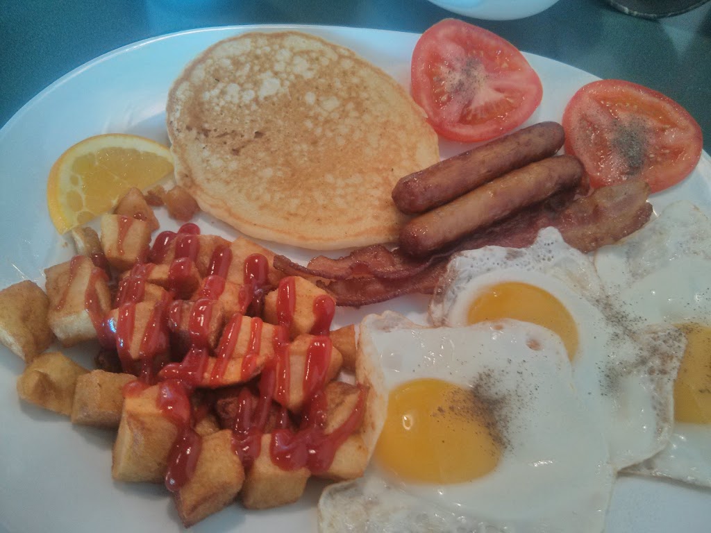 Lakeside Restaurant | 4 Cedar Grove Dr, Caesarea, ON L0B 1E0, Canada | Phone: (905) 986-4111