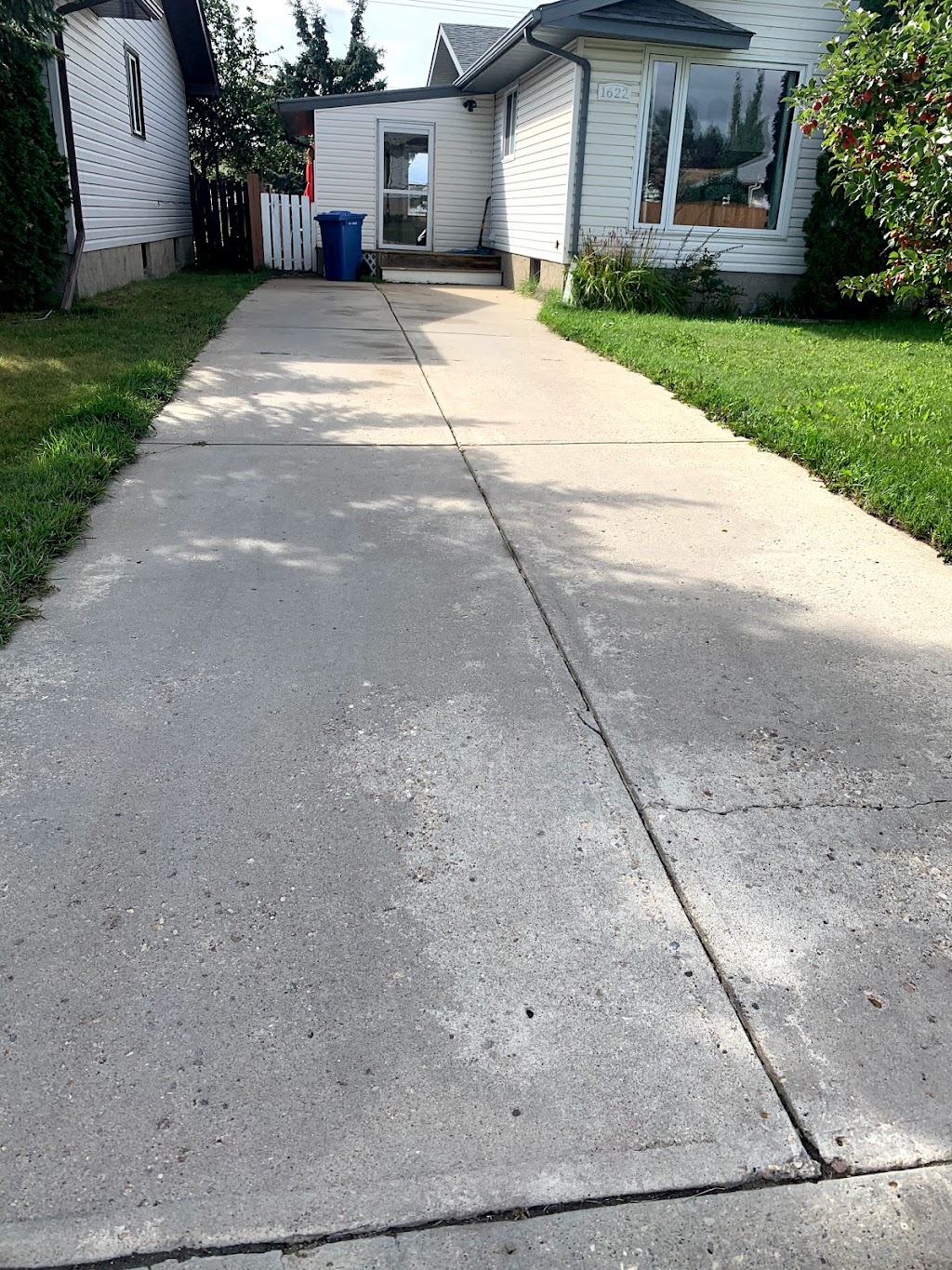 Mike Davies contracting Ltd | 1618 Harrison St, Crossfield, AB T0M 0S0, Canada | Phone: (587) 229-0679