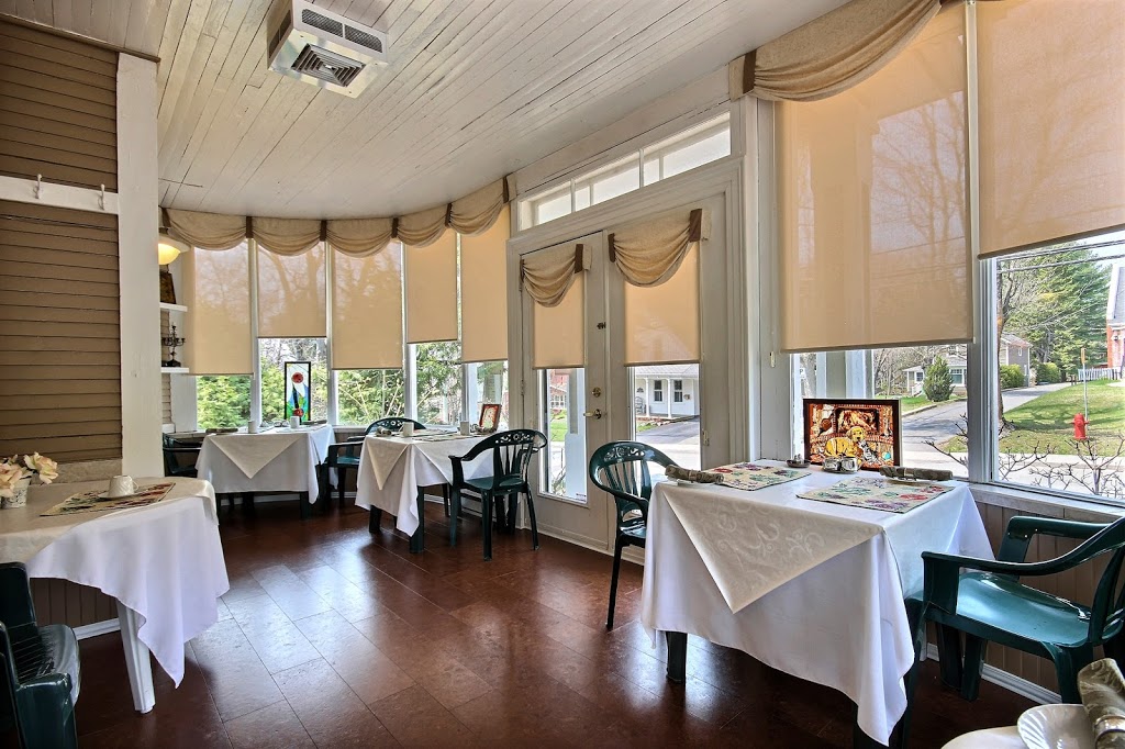 La Maison Drew B&B | 206 Rue des Pins, Magog, QC J1X 2H9, Canada | Phone: (819) 843-8480
