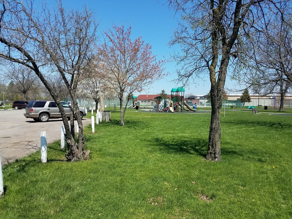 Hyde Park | 3200 Pine Ave, Niagara Falls, NY 14301, USA | Phone: (716) 286-4940