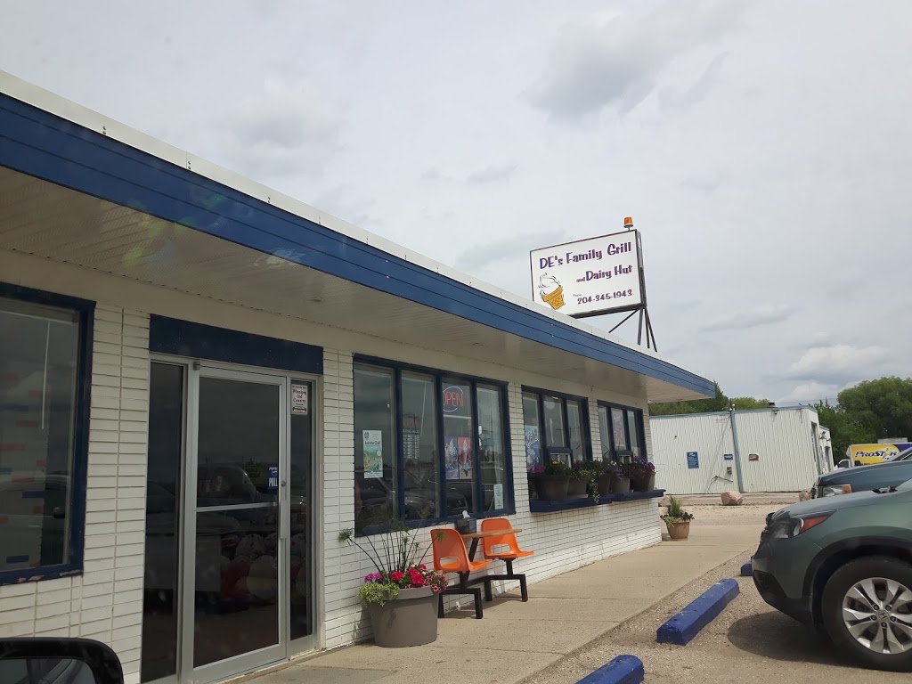 DEs Family Grill and Dairy Hut | 159 Minnewawa St, Lac du Bonnet, MB R0E 1A0, Canada | Phone: (204) 345-1943