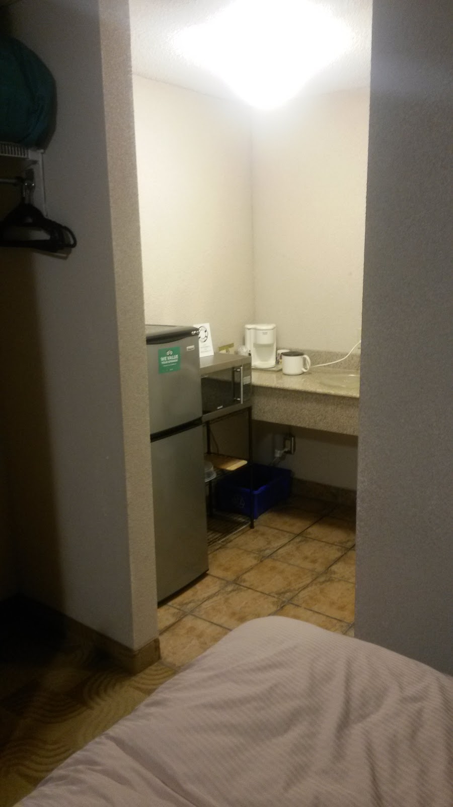 Shoreside Inn & Suites | 5102 51 Ave, Wabamun, AB T0E 2K0, Canada | Phone: (780) 892-4773