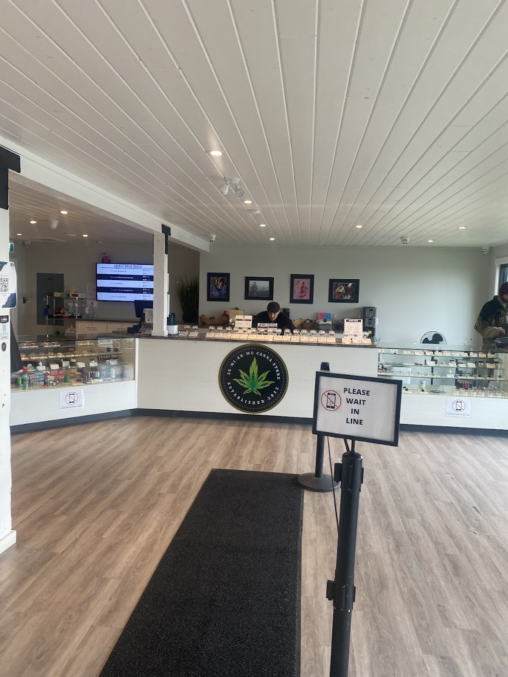 Semiahmoo Canna Store | 15782 Marine Dr #7, White Rock, BC V4B 1E6, Canada | Phone: (778) 537-1110