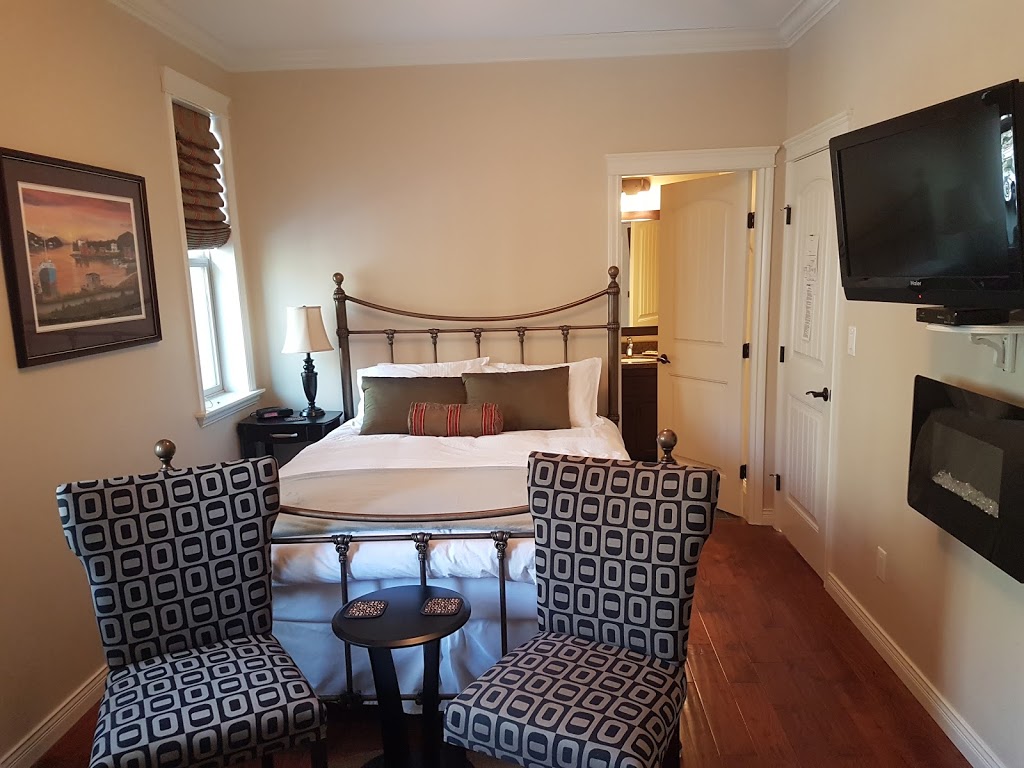 Mt. Woodside Bed & Breakfast | 2215 Lougheed Hwy, Agassiz, BC V0M 1A1, Canada | Phone: (604) 796-0292