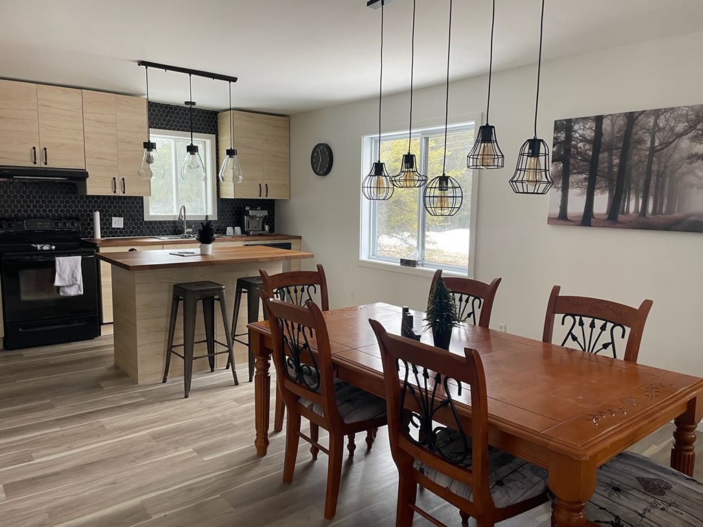 Le Duplex | 580 Chem. Notre Dame De La Merci, Saint-Damien, QC J0K 2B0, Canada | Phone: (514) 971-7423
