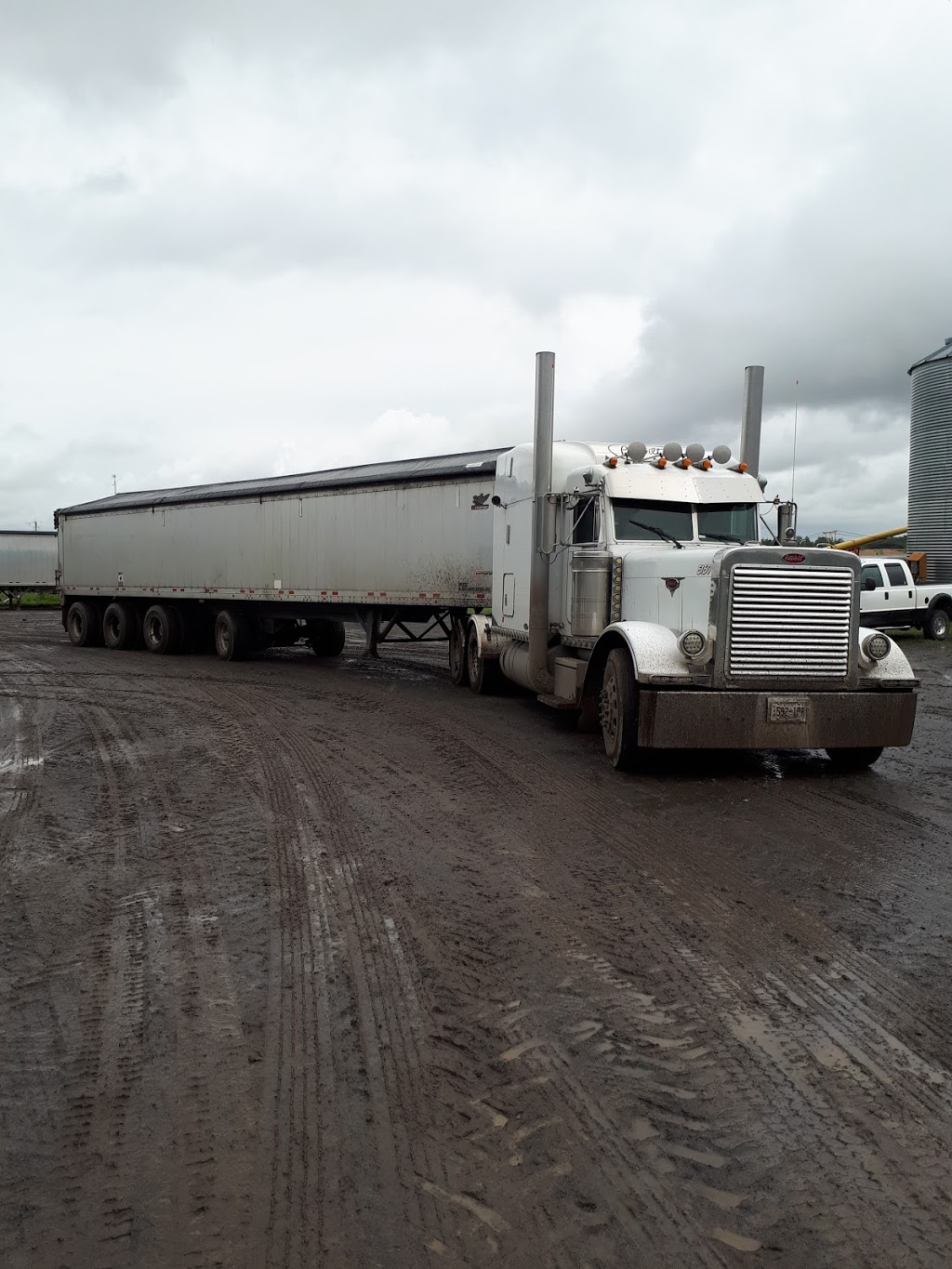 Topsoil Yves Malboeuf Custom Works | 619 Concession 7, Alfred, ON K0B 1A0, Canada | Phone: (613) 223-1830