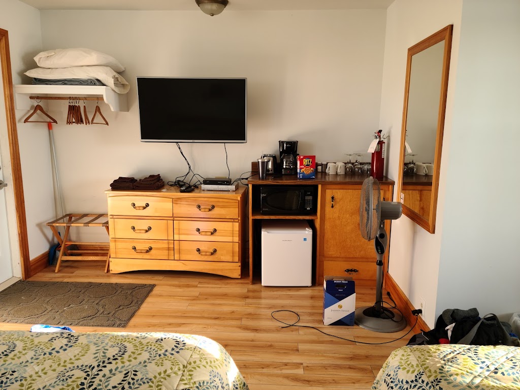 Ocean View Motel and Chalets | 15569 Cabot Trail, Chéticamp, NS B0E 1H0, Canada | Phone: (902) 224-2313