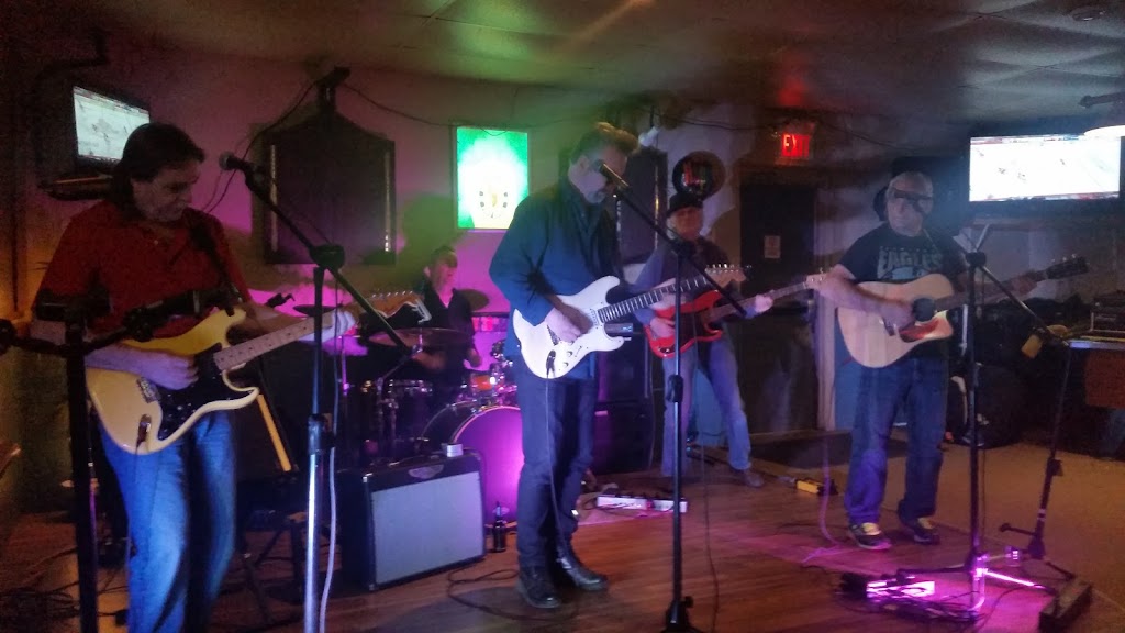 Golden Arrows Sports Bar | 800 Main St, Sussex, NB E4E 2M5, Canada | Phone: (506) 433-2110