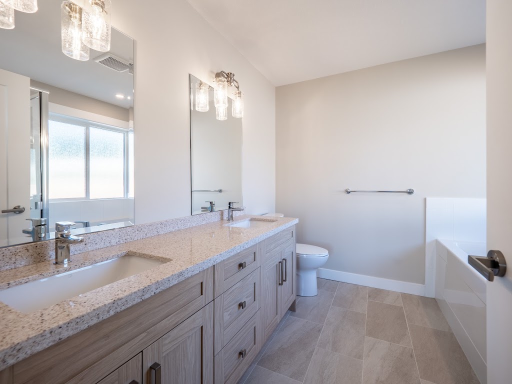 Silverstone Heights | 6054 Cowrie St, Sechelt, BC V0N 3A7, Canada | Phone: (604) 741-1877